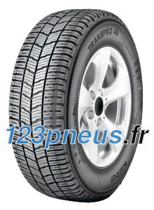 Pratique et efficace toute l'année KLEBER Transpro 4S est un pneu toutes saisons : pas de changement saisonnier, ni de stockage à prévoir. Ce qui permet un gain de temps et d’argent. Sa consommation en carburant est réduite : noté C sur l‘étiquetage efficacité en carburant, la meilleure performance dans sa catégorie, il permet de réaliser plus d’économies que le pneu hiver KLEBER Transalp 2. Performance sur sols enneigés Le pneu KLEBER Transpro 4S est certifié pour l’hiver avec ses marquages 3PMSF et M+S. La largeur significative de ses rainures transversales B et l’orientation de ses lamelles A permettent une bonne adhérence sur sols enneigés. Ses performances sur sols enneigés sont mêmes meilleures que celles du pneu hiver KLEBER Transalp 2. Parmi les meilleurs de sa catégorie en freinage sur le sol mouillé L’un des meilleurs pneus de sa catégorie : noté B sur l’étiquetage adhérence sur sol mouillé. La taille des pavés de gomme et le nombre de lamelles C favorisent l’adhérence sur sol mouillé. L’eau est évacuée facilement grâce au réseau connecté de rainures longitudinales et latérales D. Son niveau de sécurité sur sol mouillé est aussi bon qu’un pneu utilitaire été et meilleur qu’un pneu utilitaire hiver.