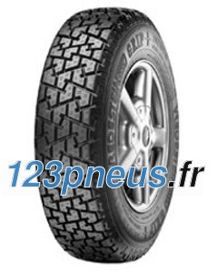 Vredestein Grip Classic Le pneu Grip Classic de Vredestein est un pneu spécial réservé aux voitures de collection à quatre roues motrices. Les barrettes de sa bande de roulement lui confèrent un aspect typiquement tout-terrain. Associé à une composition de rechapage spécifique pour l'été, ce pneu offre une adhérence optimale ainsi qu'une manoeuvrabilité adaptée aux surfaces difficiles, même à températures élevées. Caractéristique Profil remarquable Composition de rechapage adaptée aux sur conditions estivales Profondeur de sculpture élevée Indice de vitesse T Avantage Adhérence optimale sur le sable et la boue grâce aux barrettes robustes de la bande de roulement Manoeuvrabilité et adhérence améliorées routes goudronnées Longue durée de vie Résistance à l’aquaplaning améliorée Jusqu’à 190 km/h