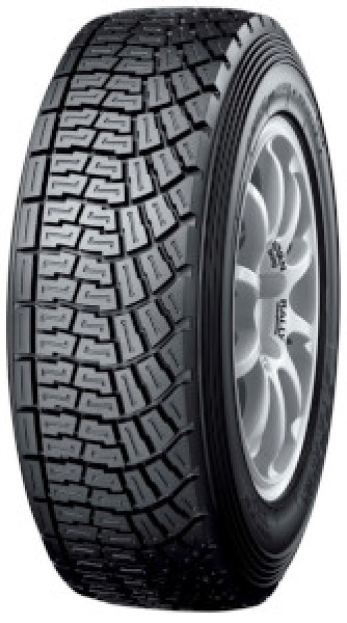 Фото - Шини Yokohama Advan A053  ( 180/650 R15 A70-Hard, Competition Use Only )